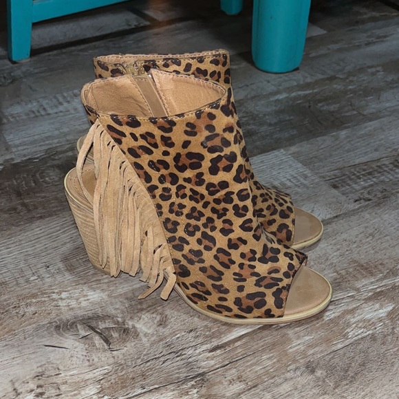 Cheetah/Leopard Open Toe Fringe Wedge - Picture 5 of 8